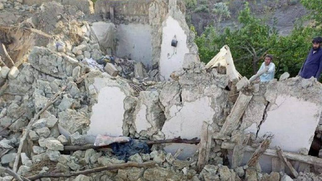 afganistanda 5 9 deprem 920 kisi oldu 600 kisi yarali